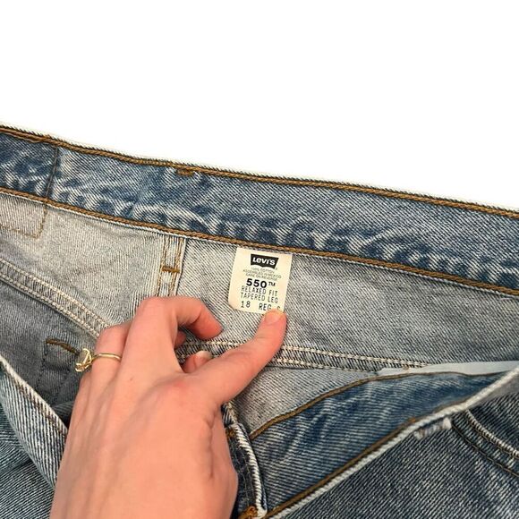 NWT LEVI 550 Light Wash Relaxed Fit Tapered Leg Jean Size 18 - Picture 3 of 7